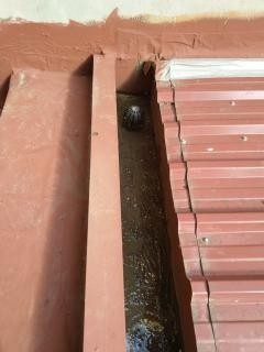 Sellado degradado en la base de una penetración
