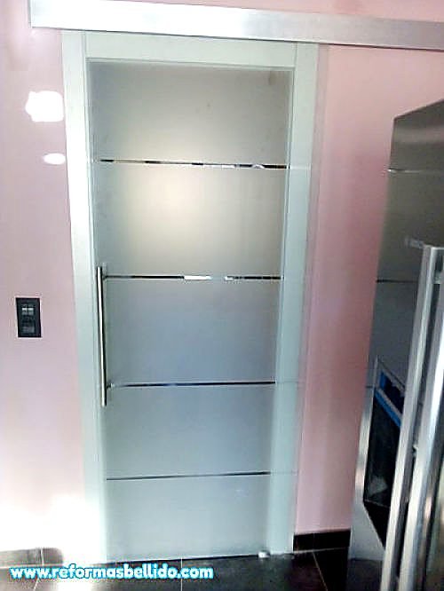 COLOCACIÃ“N DE PUERTA CORREDERA DE CRISTAL